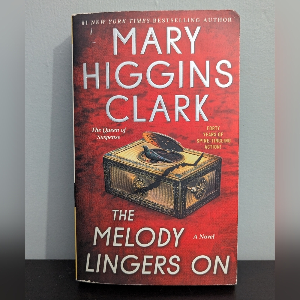 4/$10 📚 The‎ Melody Lingers On by Mary Higgins Clark